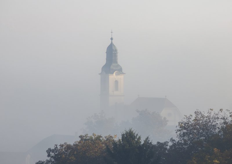 Zbog magle mjestimice smanjena vidljivost u unutrašnjosti