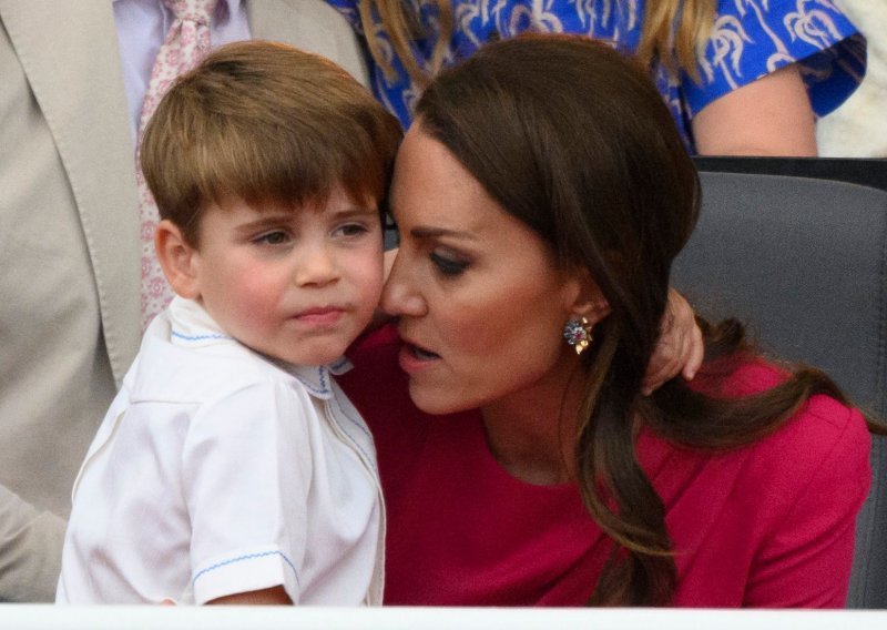 Kate Middleton otkrila da se četverogodišnji princ Louis teško nosi s kraljičinom smrću