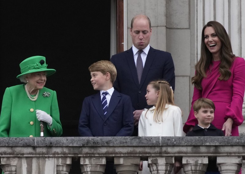 Evo kako je najmlađi sin Kate Middleton i princa Williama reagirao na smrt prabake, kraljice Elizabete