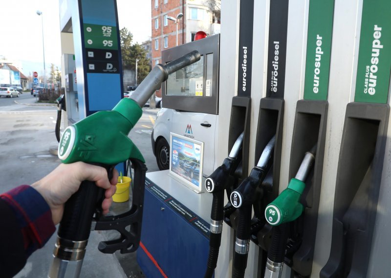 Stigle nove cijene goriva: Benzin i dizel jeftiniji, ali ne treba slaviti