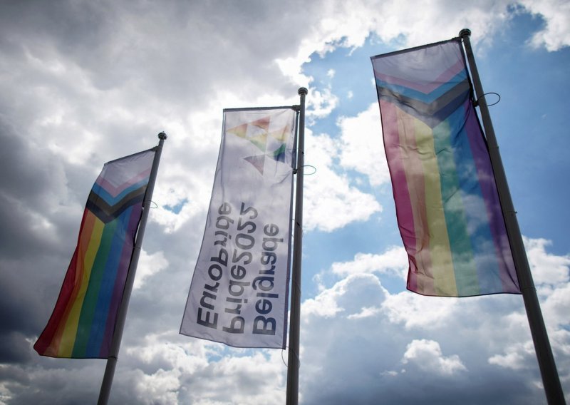 Prvi Europride otvoren u Beogradu podizanjem zastave