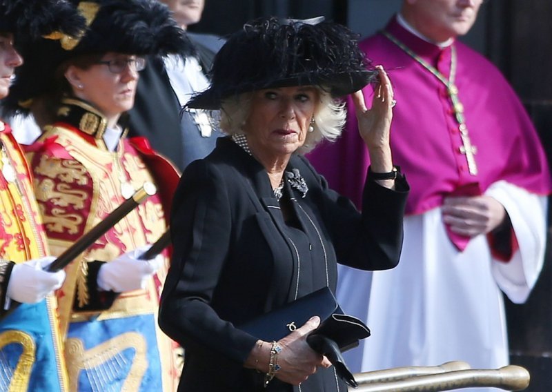 Camilla odala počast voljenoj svekrvi i prisjetila se nezgode s cipelama na svom vjenčanju, čime je najviše nasmijala kraljicu
