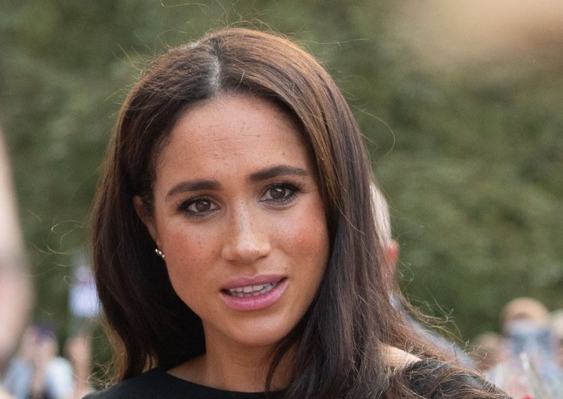 Britanke pokazale što misle o Meghan Markle: Uputili joj kisele osmijehe, a neke joj nisu htjeli pružiti ruku