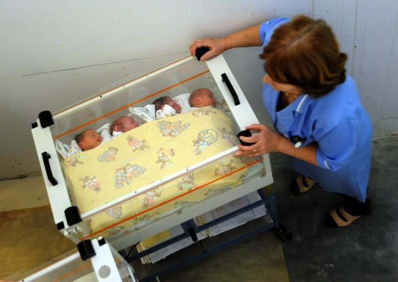 Roditelji u Karlovcu više zbog beba ne moraju obilaziti šaltere