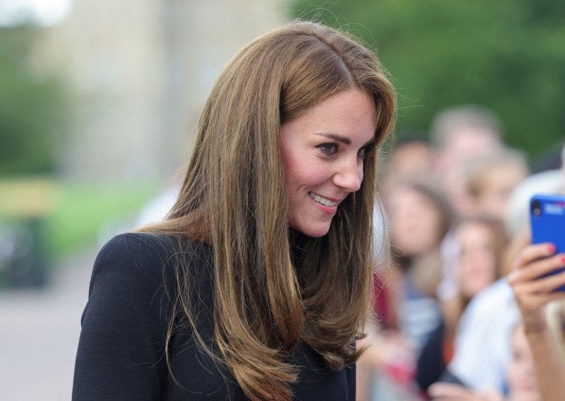 Kate Middleton odala je počast kraljici Elizabeti njezinim omiljenim nakitom