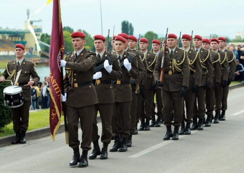 Hoće li mimohod za Oluju nadmašiti srpsku paradu za Putina