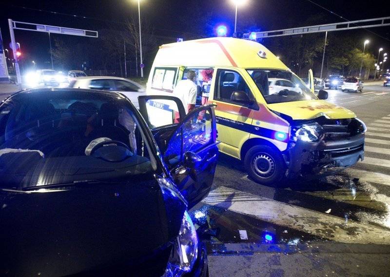 Teška prometna nesreća u Zagrebu: U sudaru na Slavonskoj poginula jedna osoba