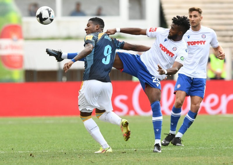 [FOTO/VIDEO] Hajduk pobijedio u Jadranskom derbiju! Rijeka i dalje na zadnjem mjestu SuperSport HNL-a, pogledajte prekrasne golove Biuka i Kalinića za slavlje Bijelih