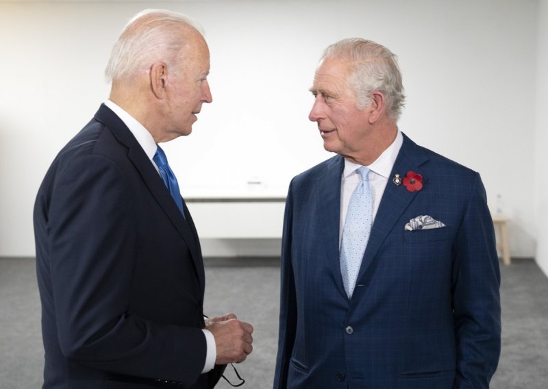 Kralj Charles III. telefonski razgovarao sa svjetskim državnicima - Bidenom, Macronom i irskim predsjednikom Michaelom Higginsom