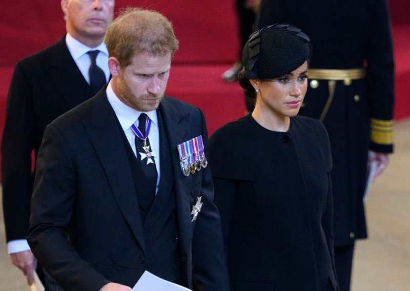 Jesu li princ Harry i Meghan Markle prekršili protokol? Evo što kažu stručnjaci