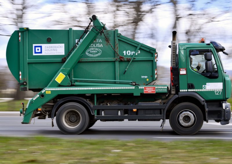 Višak komposta s Jakuševca završio kod bolnice u Blatu?