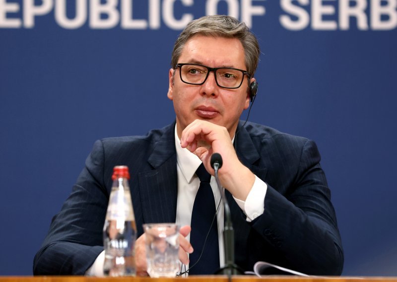 Vučić: Protiv Srbije se vodi hibridni rat