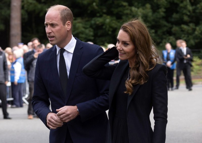 Počinje nova era za princa Williama i Kate Middleton: Prvi službeni izlazak kraljevskog para otkako nose nove titule dočekan je s oduševljenjem