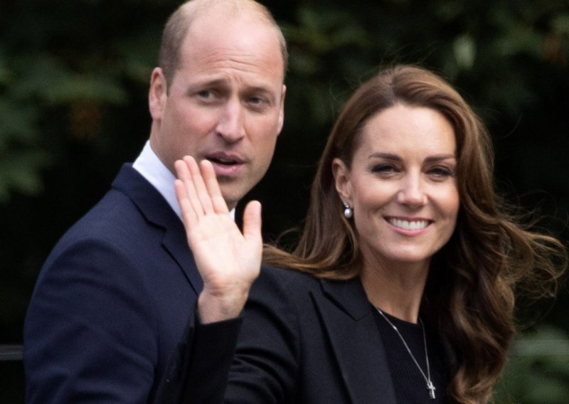 Pomno bira svaki detalj: Ovim decentnim komadom nakita Kate Middleton je odala posebnu počast kraljici Elizabeti II