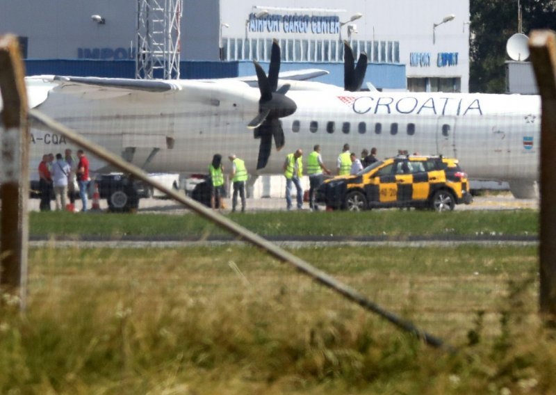 Avion Croatia Airlinesa na letu iz Dubrovnika za Zagreb pogodio grom. Nastala je panika...