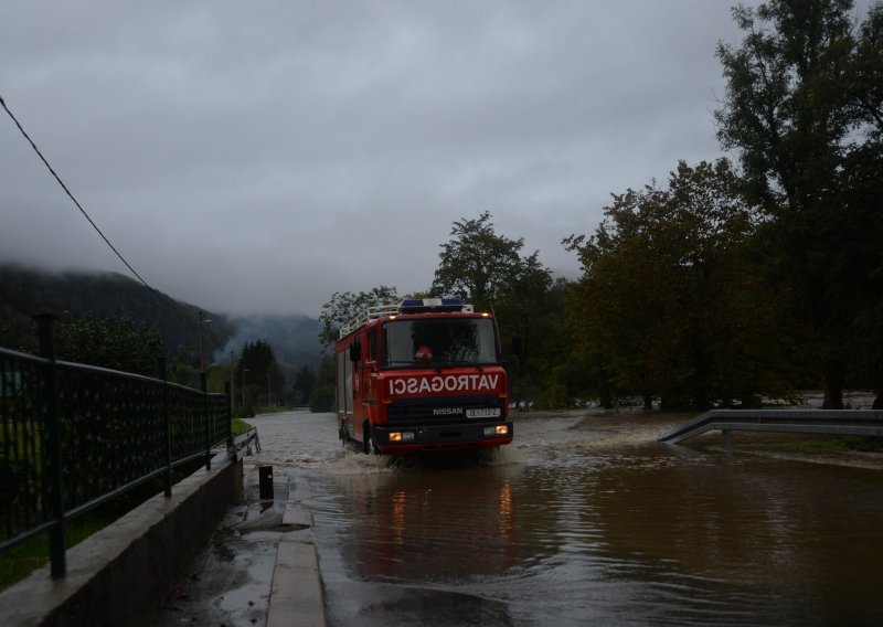 Izlila se Dobra kod Ogulina, promet po posebnoj regulaciji