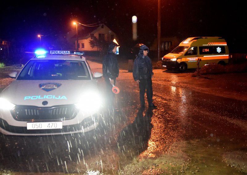 [FOTO/VIDEO] Cure detalji krvavog pohoda na području Karlovca: Rastrojeni umirovljenik ubio bratića, ranio susjeda pa pokušao zapaliti vlastitu kuću