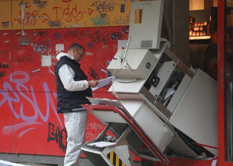 U Zagrebu noćas eksplozivom oštećen bankomat