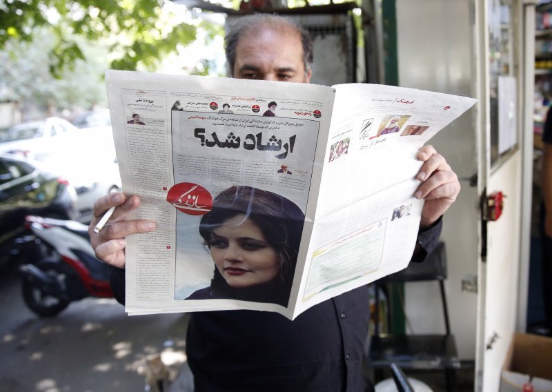 Previranja u Iranu zbog smrti 22-godišnjakinje: Zatvorili su je zbog hidžaba, nakon uhićenja pala je u komu