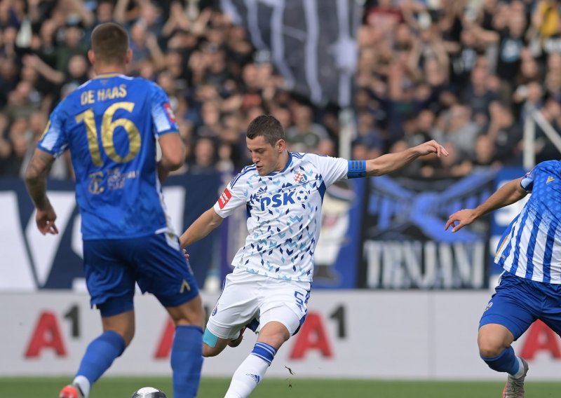 [VIDEO/FOTO] Dinamo nastavio odličan niz u SuperSport HNL-u! Modri uzeli tri boda protiv Lokosa, pogledajte spektakularan gol Petkovića za pobjedu