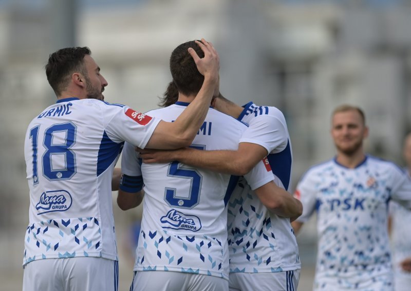 [VIDEO/FOTO] Sjajnim golovima na otvaranjima poluvremena Dinamo dva puta šokirao Lokomotivu i učvrstio lidersku poziciju