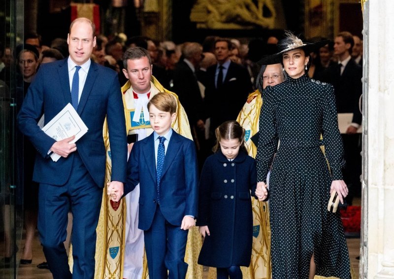 Nakon dugog vijećanja odlučeno je da princ George i princeza Charlotte stižu na sprovod, a tamo će imati posebno mjesto