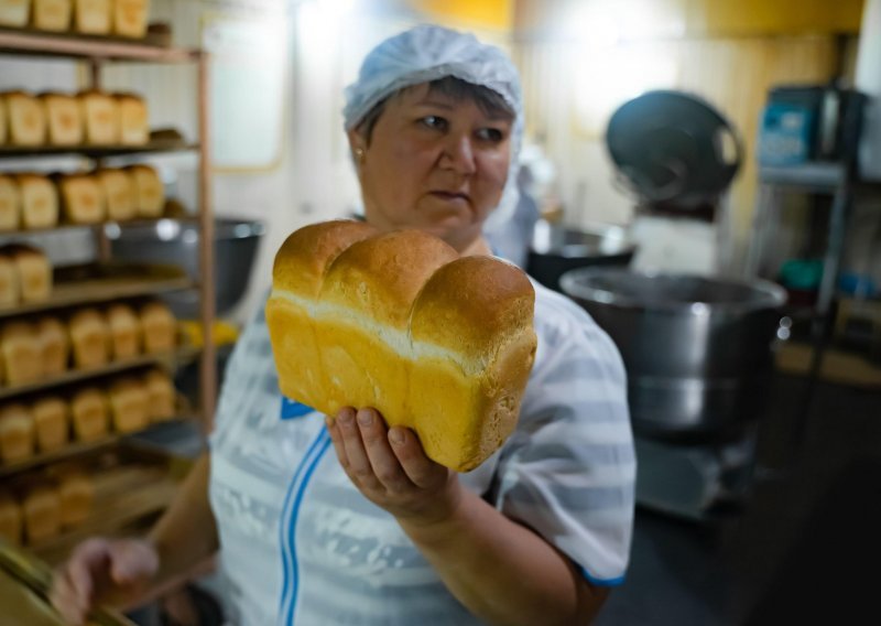 Cijene kruha u godinu dana skočile i do 15 kuna za štrucu, pekari čekaju potpore za struju i plin, ali ne najavljuju pojeftinjenja!