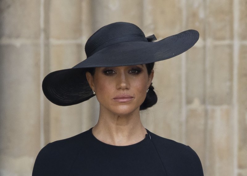 Meghan Markle prije odlaska u Ameriku zahtijeva razgovor 'jedan na jedan' s kraljem Charlesom III