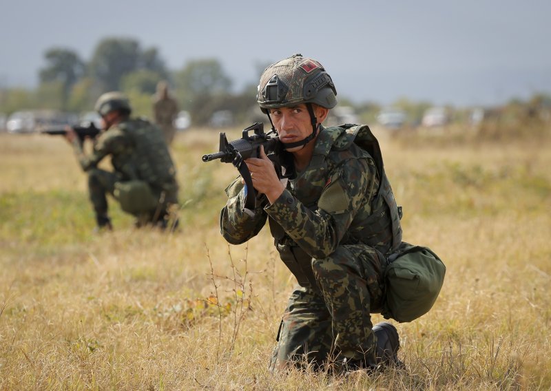 NATO na Kosovo poslao dodatne snage, bliži se rok Srbima