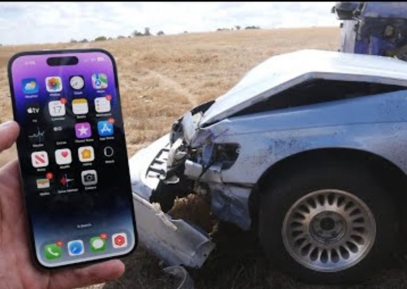 [VIDEO] Ovaj je YouTuber razbio auto samo da bi isprobao novu opciju na iPhoneu 14
