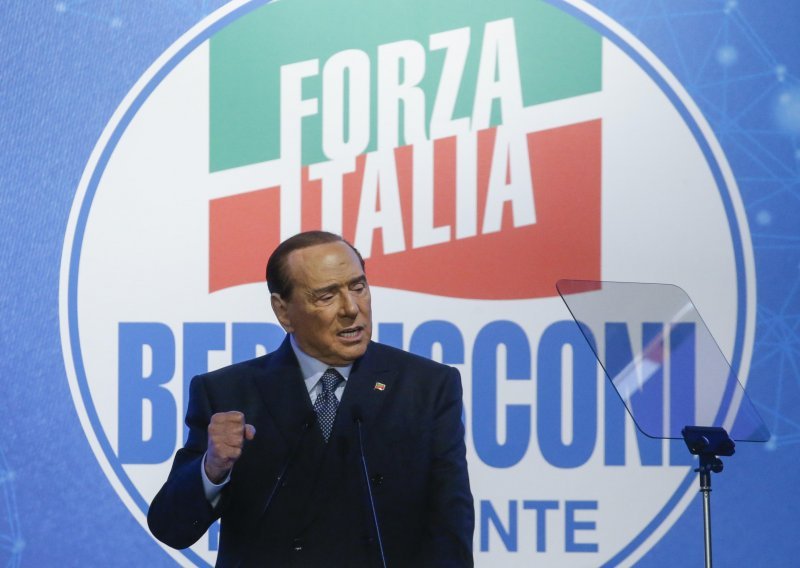 Berlusconi kaže da je s Putinom razmijenio 'simpatična pisma'