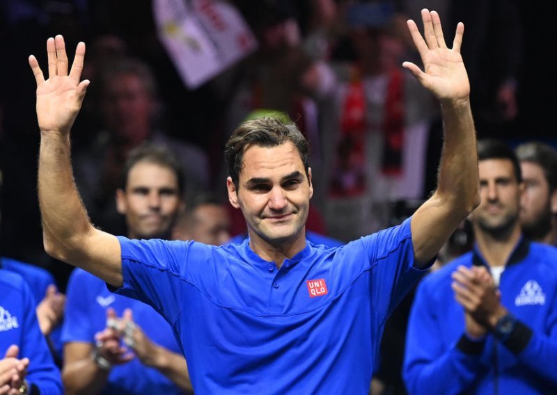 [FOTO] Roger Federer u paru s Rafom Nadalom izgubio posljednji meč karijere, a onda se emotivno raspao i rasplakao: Uživao sam...