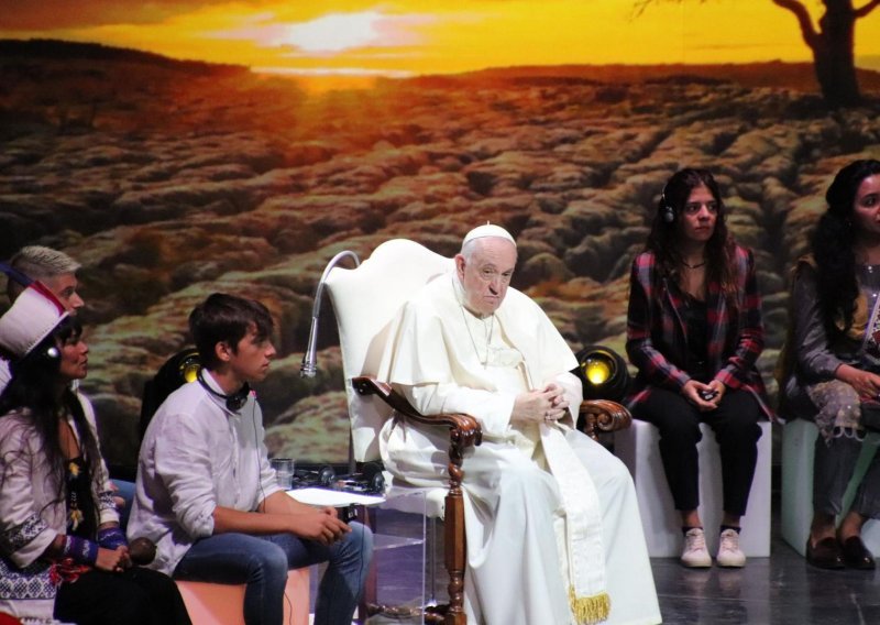[FOTO] Papa Franjo: 'Zemlja gori. Danas moramo nešto promijeniti, inače će naša djeca i unuci platiti cijenu'