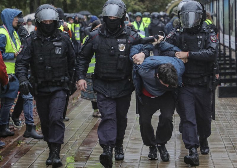 Zbog sve izvjesnijeg zatvaranja granica uslijed prisilne mobilizacije, Poljska i Bugarska pozivaju svoje državljane da napuste Rusiju