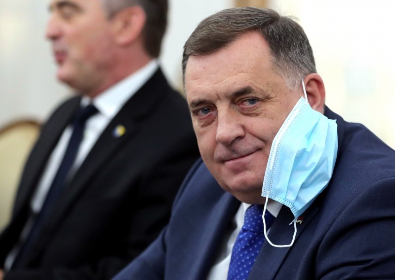 Dodik u strahu: 'U Sarajevu ne jedem, ne pijem ni njihovu vodu, uvijek nosim flašicu sa sobom'