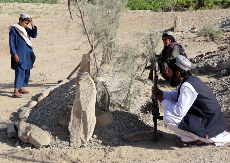 Na jugu Afganistana pronađena masovna grobnica sa 16 tijela
