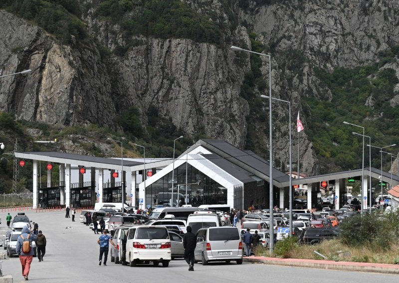[FOTO] Rusi otvaraju mobilizacijski punkt na granici s Gruzijom