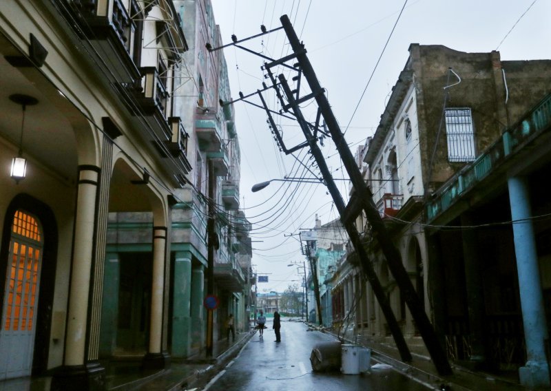 [FOTO] Uragan Ian poharao Kubu i nastavio prema Floridi, udarit će na popularna odmarališta