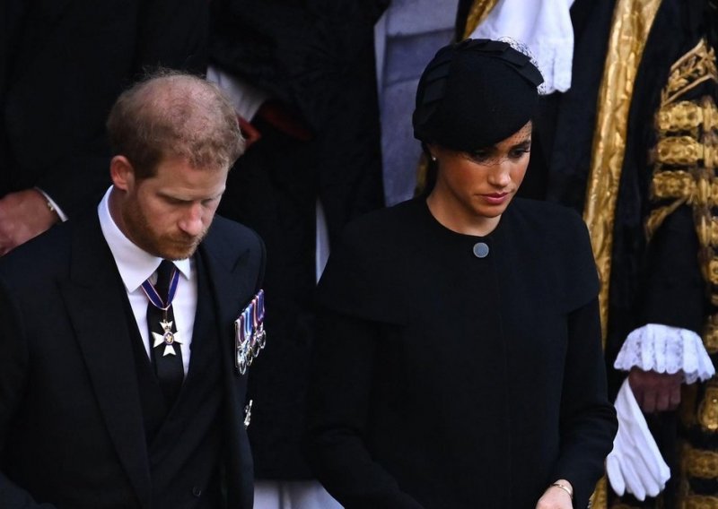 Nove muke princa Harryja i Meghan Markle: Boje se da će ih potpuno izbaciti sa službenih stranica britanske kraljevske obitelji