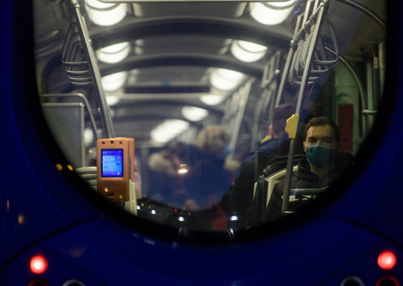 U Italiji ukinuta odredba o obveznom nošenju maski u javnom prijevozu