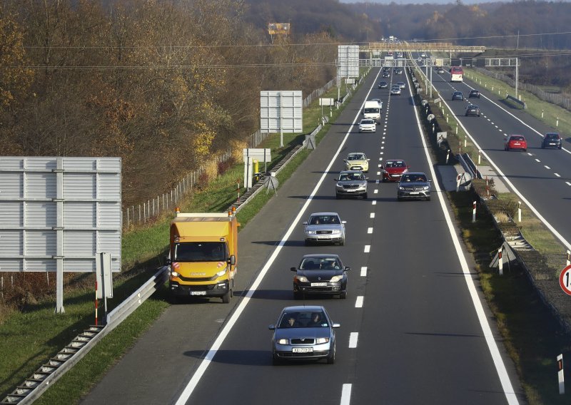 Pješak na A3 između Lužana i Starog Petrovog Sela, potreban oprez