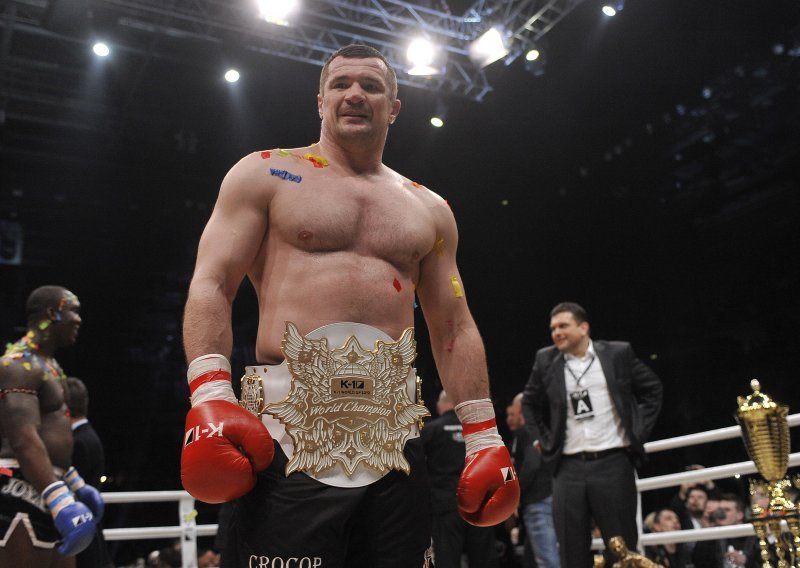 Cro Cop izgubio živce nakon pitanja voditelja: Zlo mi je od svega toga!