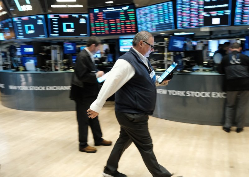 Wall Street pao na početku tjedna