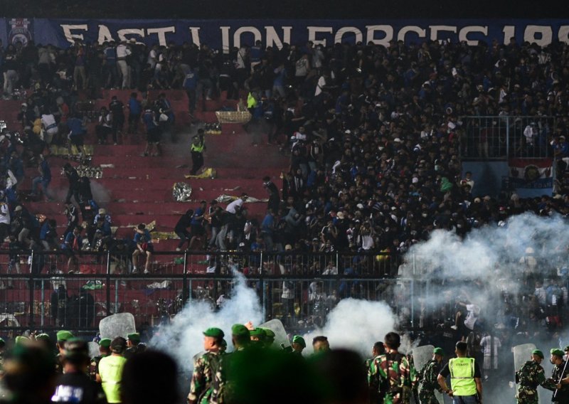 [FOTO/VIDEO] Raste broj mrtvih u stampedu i neredima na nogometnoj utakmici u Indoneziji