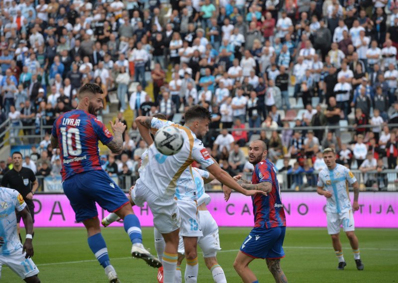 [FOTO/VIDEO] Hajduk pobijedio u Jadranskom derbiju! Rijeka nastavila crni niz, pogledajte gol Awaziema za nova tri boda Bijelih