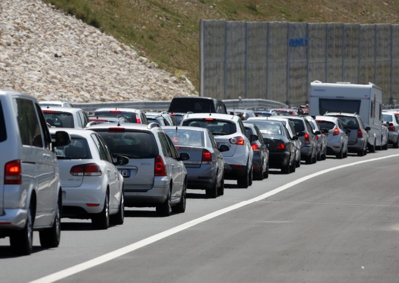 Na Riječkoj obilaznici vozilo u kvaru, kolona duga kilometar