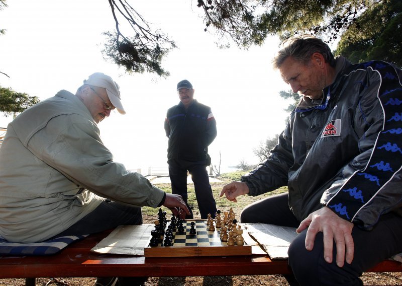 Piletić otkrio dvije nove važne promjene za korisnike obiteljskih mirovina, evo o čemu se radi