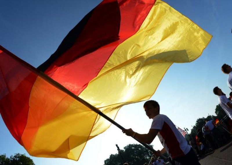 Većina Nijemaca želi da Grčka ostane u eurozoni