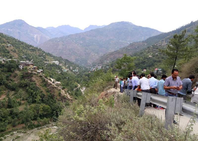 Najmanje 25 žrtava pri padu autobusa u provaliju u indijskoj državi Uttarakhand