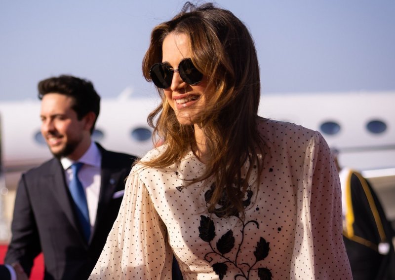 Jordanska kraljica Rania izgleda prelijepo u haljini šarmantnog uzorka koji nikad neće izaći iz mode